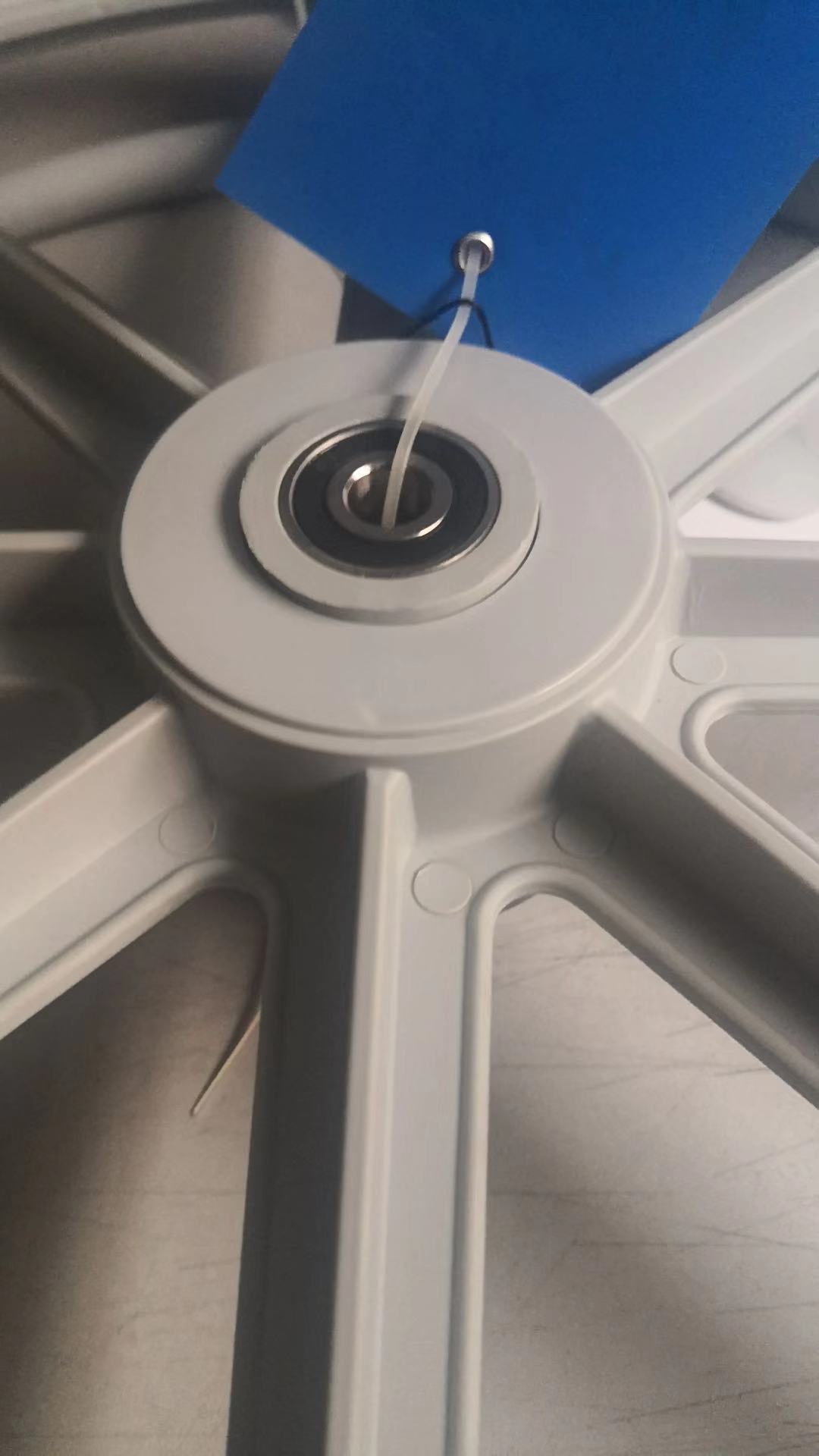 Wiel 24" zwarte kunststof velg met grijze PU band inclusief hoepel, RVS lager/schroefen/ringen/tussenbus - Afbeelding 17